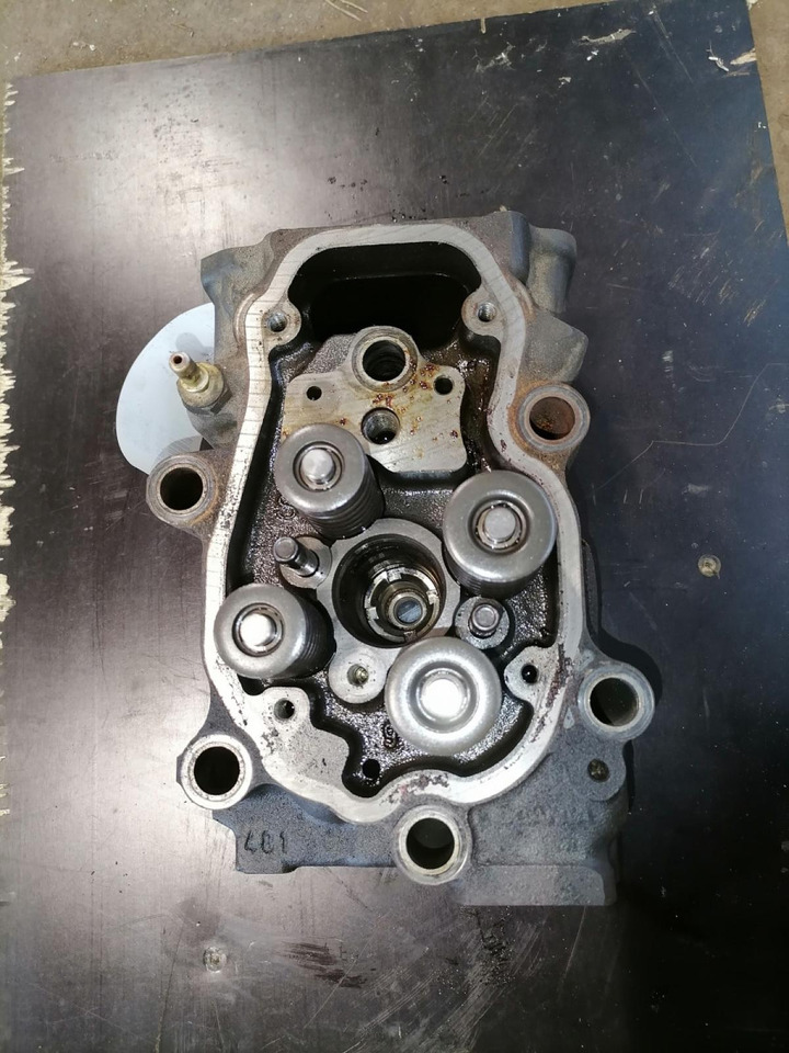 Glava cilindra za Kamion Scania Plokikaas, OC09/13 2608566: slika Glava cilindra za Kamion Scania Plokikaas, OC09/13 2608566 Glava cilindra za Kamion Scania Plokikaas, OC09/13 2608566: slika Glava cilindra za Kamion Scania Plokikaas, OC09/13 2608566