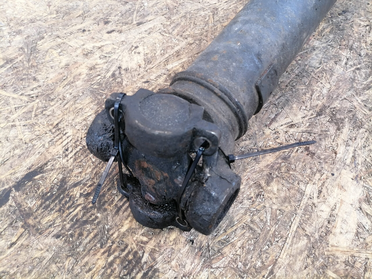 Scania Propeller shaft 1758402 - Kardansko vratilo za Kamion: slika Scania Propeller shaft 1758402 - Kardansko vratilo za Kamion Scania Propeller shaft 1758402 - Kardansko vratilo za Kamion: slika Scania Propeller shaft 1758402 - Kardansko vratilo za Kamion