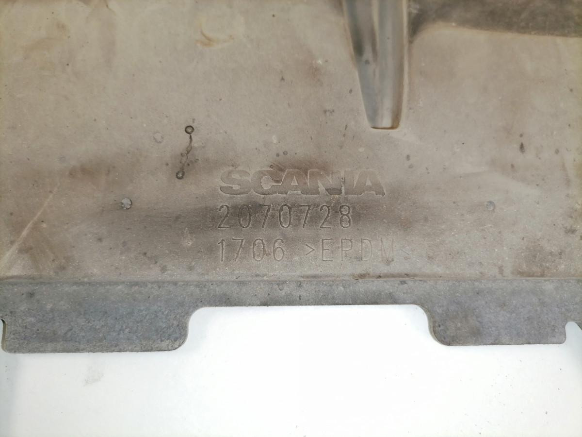 Scania Radiaatori pealne kate 2070728 - Univerzalni dio za Kamion: slika Scania Radiaatori pealne kate 2070728 - Univerzalni dio za Kamion Scania Radiaatori pealne kate 2070728 - Univerzalni dio za Kamion: slika Scania Radiaatori pealne kate 2070728 - Univerzalni dio za Kamion