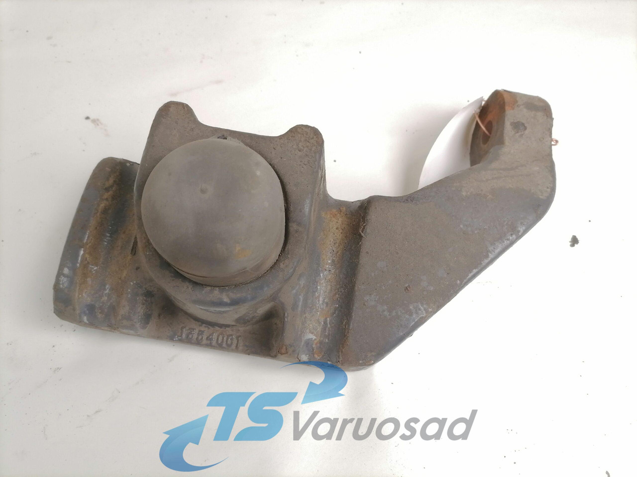 Scania Shock absorber mounting 1354061 - Ovjes za Kamion: slika Scania Shock absorber mounting 1354061 - Ovjes za Kamion Scania Shock absorber mounting 1354061 - Ovjes za Kamion: slika Scania Shock absorber mounting 1354061 - Ovjes za Kamion