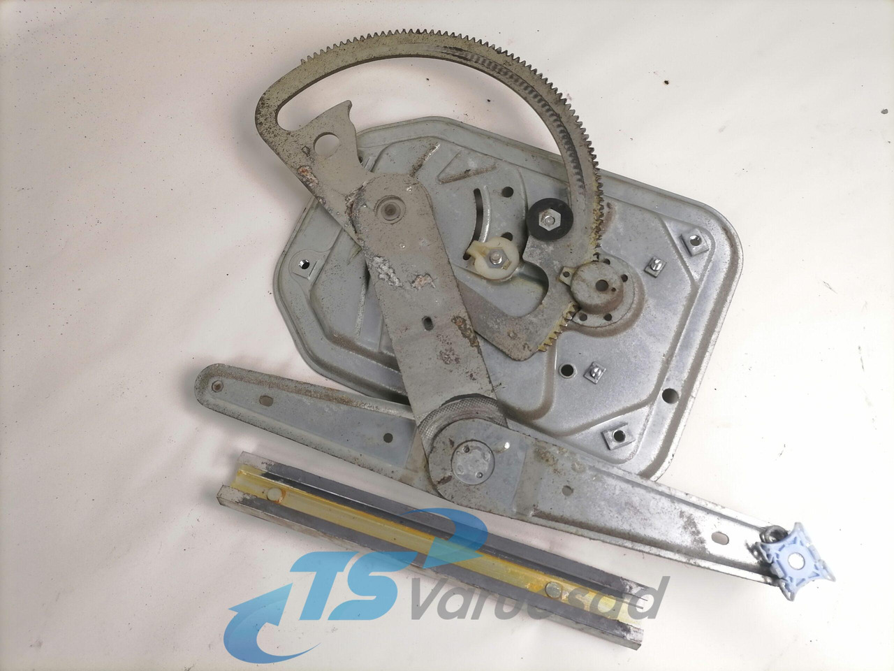 Scania Side window lifting mechanism 2572351 - Staklo i dijelovi za Kamion: slika Scania Side window lifting mechanism 2572351 - Staklo i dijelovi za Kamion Scania Side window lifting mechanism 2572351 - Staklo i dijelovi za Kamion: slika Scania Side window lifting mechanism 2572351 - Staklo i dijelovi za Kamion