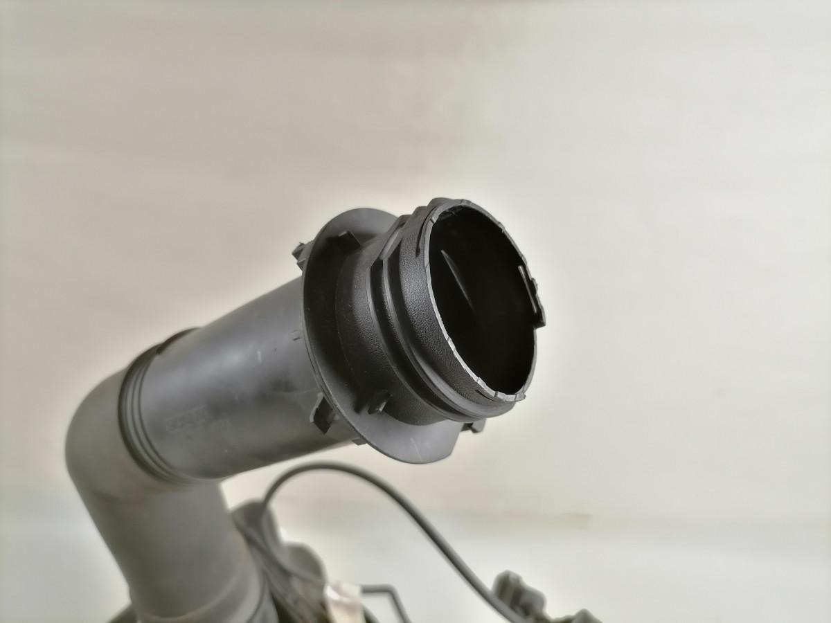 Scania Windscreen washer fluid tank 2707037 - Brisač za Kamion: slika Scania Windscreen washer fluid tank 2707037 - Brisač za Kamion Scania Windscreen washer fluid tank 2707037 - Brisač za Kamion: slika Scania Windscreen washer fluid tank 2707037 - Brisač za Kamion