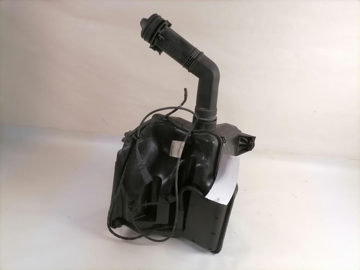Scania Windscreen washer fluid tank 2707037 - Brisač za Kamion: slika Scania Windscreen washer fluid tank 2707037 - Brisač za Kamion Scania Windscreen washer fluid tank 2707037 - Brisač za Kamion: slika Scania Windscreen washer fluid tank 2707037 - Brisač za Kamion