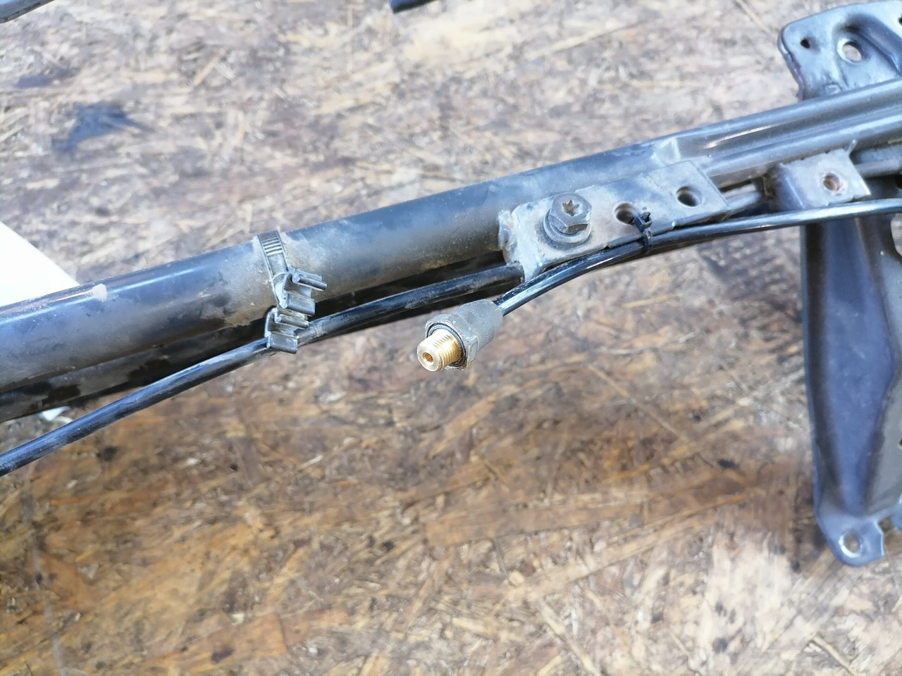 Scania Wiper frame 1765183 - Brisač za Kamion: slika Scania Wiper frame 1765183 - Brisač za Kamion Scania Wiper frame 1765183 - Brisač za Kamion: slika Scania Wiper frame 1765183 - Brisač za Kamion