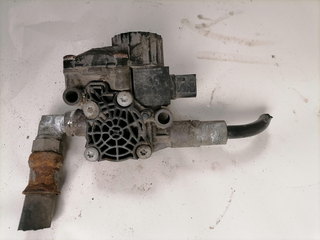 Volvo ABS brake valve 21327360 - Kočioni ventil za Kamion: slika Volvo ABS brake valve 21327360 - Kočioni ventil za Kamion Volvo ABS brake valve 21327360 - Kočioni ventil za Kamion: slika Volvo ABS brake valve 21327360 - Kočioni ventil za Kamion