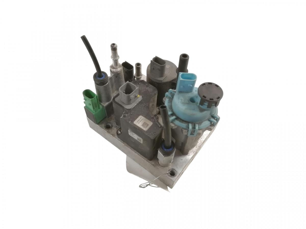 Volvo ADBlue pump 22209517 - Sustav goriva za Kamion: slika Volvo ADBlue pump 22209517 - Sustav goriva za Kamion Volvo ADBlue pump 22209517 - Sustav goriva za Kamion: slika Volvo ADBlue pump 22209517 - Sustav goriva za Kamion
