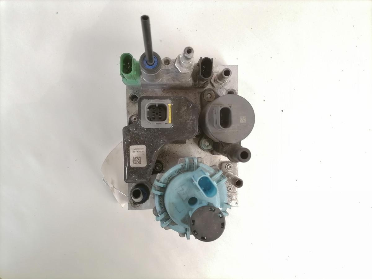 Volvo ADBlue pump 22209517 - Sustav goriva za Kamion: slika Volvo ADBlue pump 22209517 - Sustav goriva za Kamion Volvo ADBlue pump 22209517 - Sustav goriva za Kamion: slika Volvo ADBlue pump 22209517 - Sustav goriva za Kamion