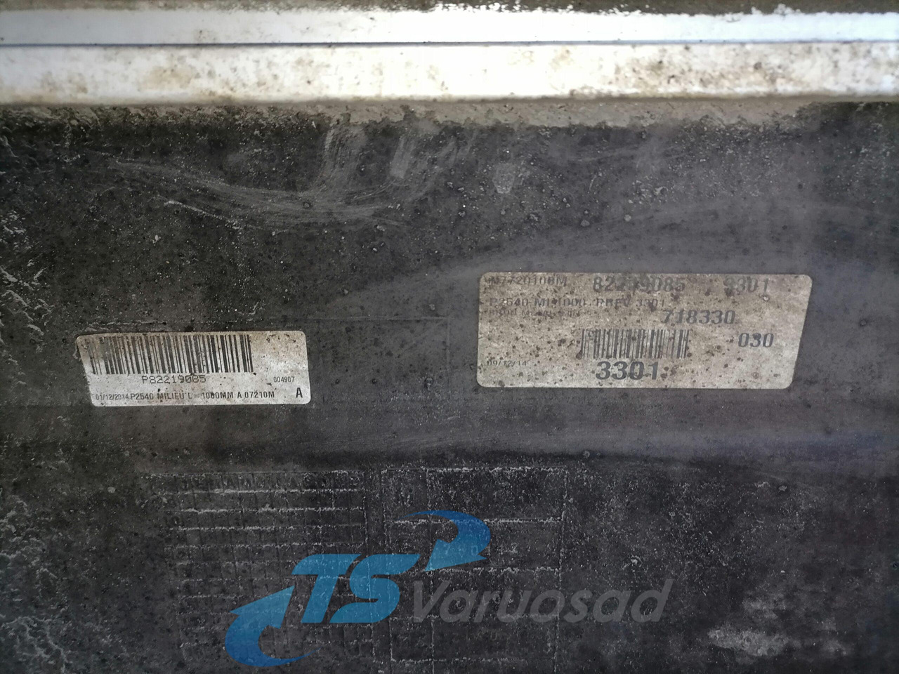 Volvo Air deflector 84046529 - Aerodinamika/ Spojler za Kamion: slika Volvo Air deflector 84046529 - Aerodinamika/ Spojler za Kamion Volvo Air deflector 84046529 - Aerodinamika/ Spojler za Kamion: slika Volvo Air deflector 84046529 - Aerodinamika/ Spojler za Kamion