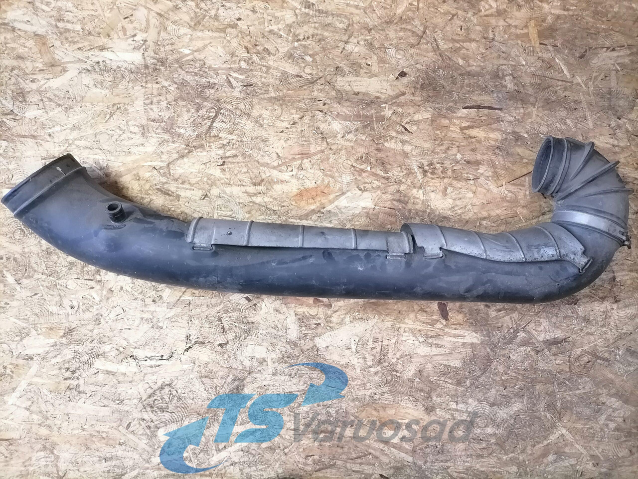 Volvo Air intake 20580668 - Sustav usisa za Kamion: slika Volvo Air intake 20580668 - Sustav usisa za Kamion Volvo Air intake 20580668 - Sustav usisa za Kamion: slika Volvo Air intake 20580668 - Sustav usisa za Kamion
