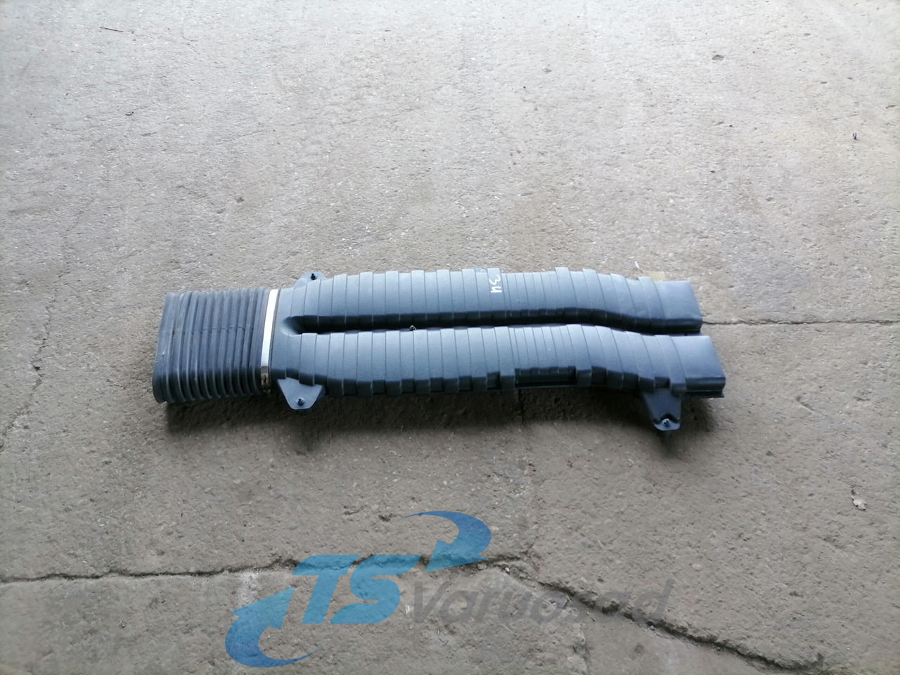 Volvo Air intake 8149814 - Sustav usisa za Kamion: slika Volvo Air intake 8149814 - Sustav usisa za Kamion Volvo Air intake 8149814 - Sustav usisa za Kamion: slika Volvo Air intake 8149814 - Sustav usisa za Kamion