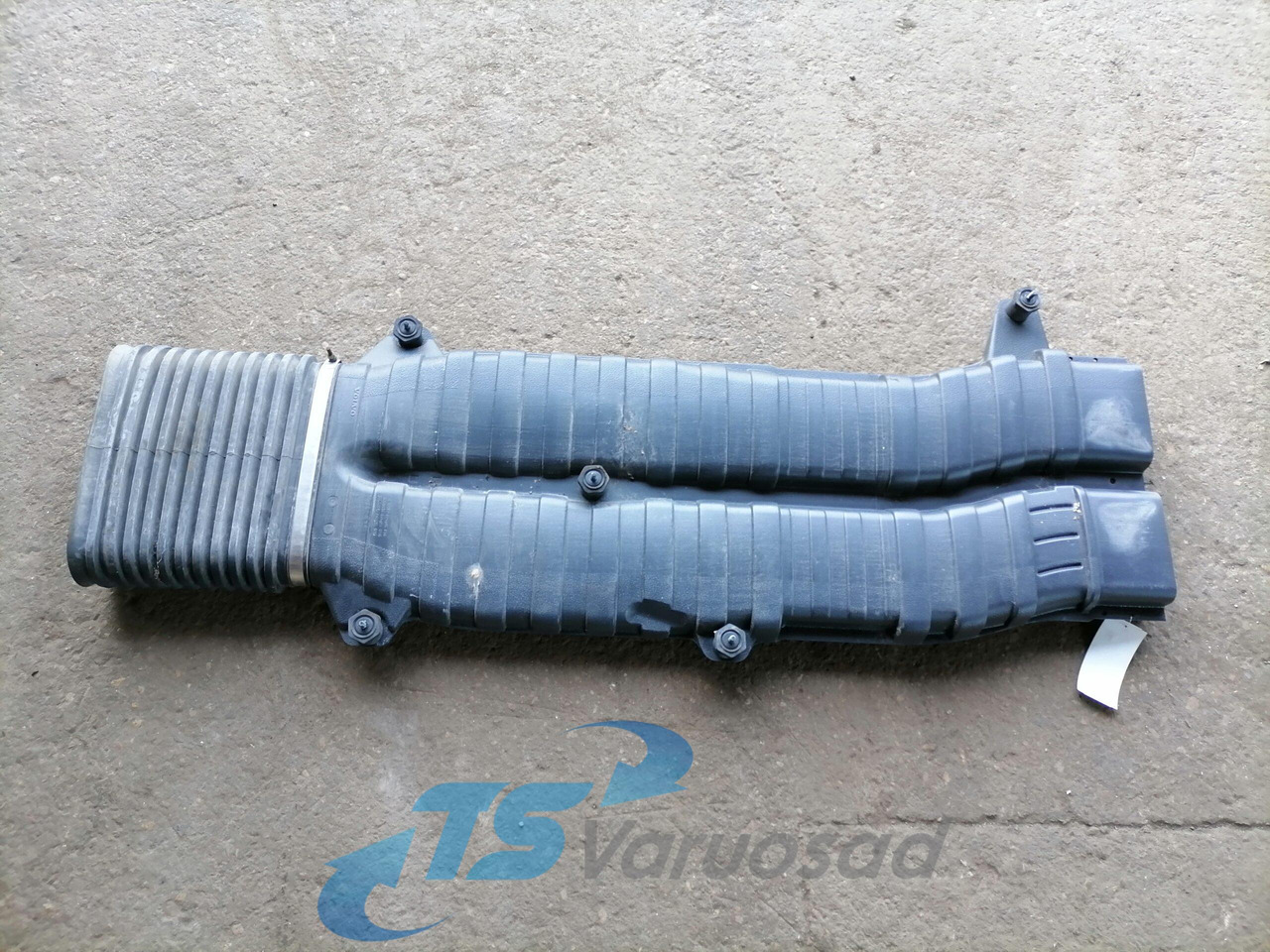 Volvo Air intake 8149814 - Sustav usisa za Kamion: slika Volvo Air intake 8149814 - Sustav usisa za Kamion Volvo Air intake 8149814 - Sustav usisa za Kamion: slika Volvo Air intake 8149814 - Sustav usisa za Kamion