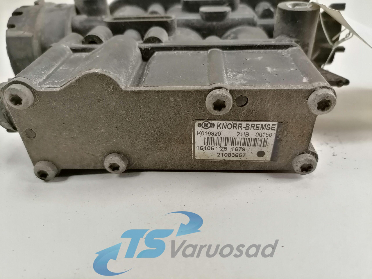Volvo Air suspension control valve, ECAS 21083657 - Kočioni ventil za Kamion: slika Volvo Air suspension control valve, ECAS 21083657 - Kočioni ventil za Kamion Volvo Air suspension control valve, ECAS 21083657 - Kočioni ventil za Kamion: slika Volvo Air suspension control valve, ECAS 21083657 - Kočioni ventil za Kamion