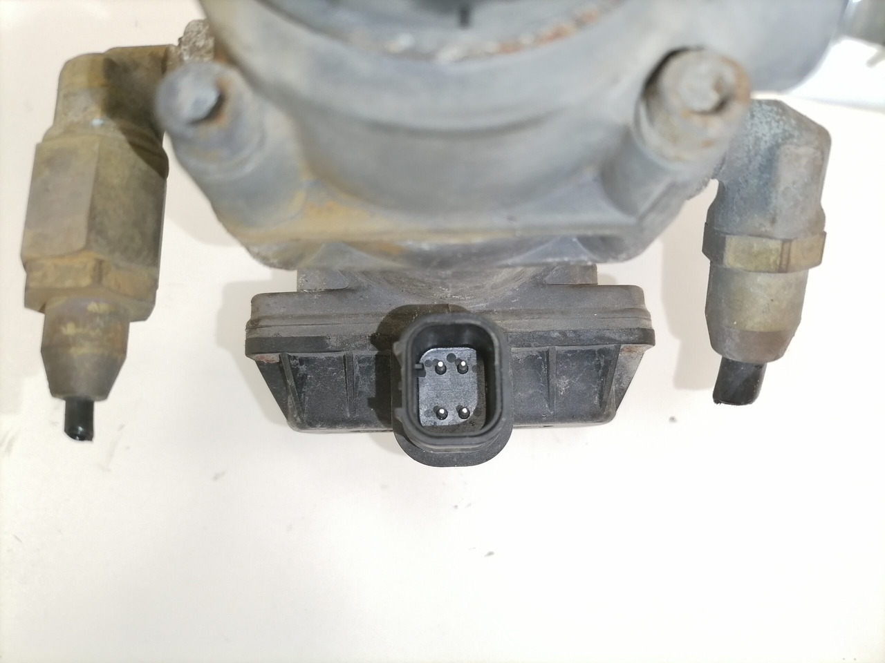 Volvo Brake pressure control 3986374 - Kočioni ventil za Kamion: slika Volvo Brake pressure control 3986374 - Kočioni ventil za Kamion Volvo Brake pressure control 3986374 - Kočioni ventil za Kamion: slika Volvo Brake pressure control 3986374 - Kočioni ventil za Kamion