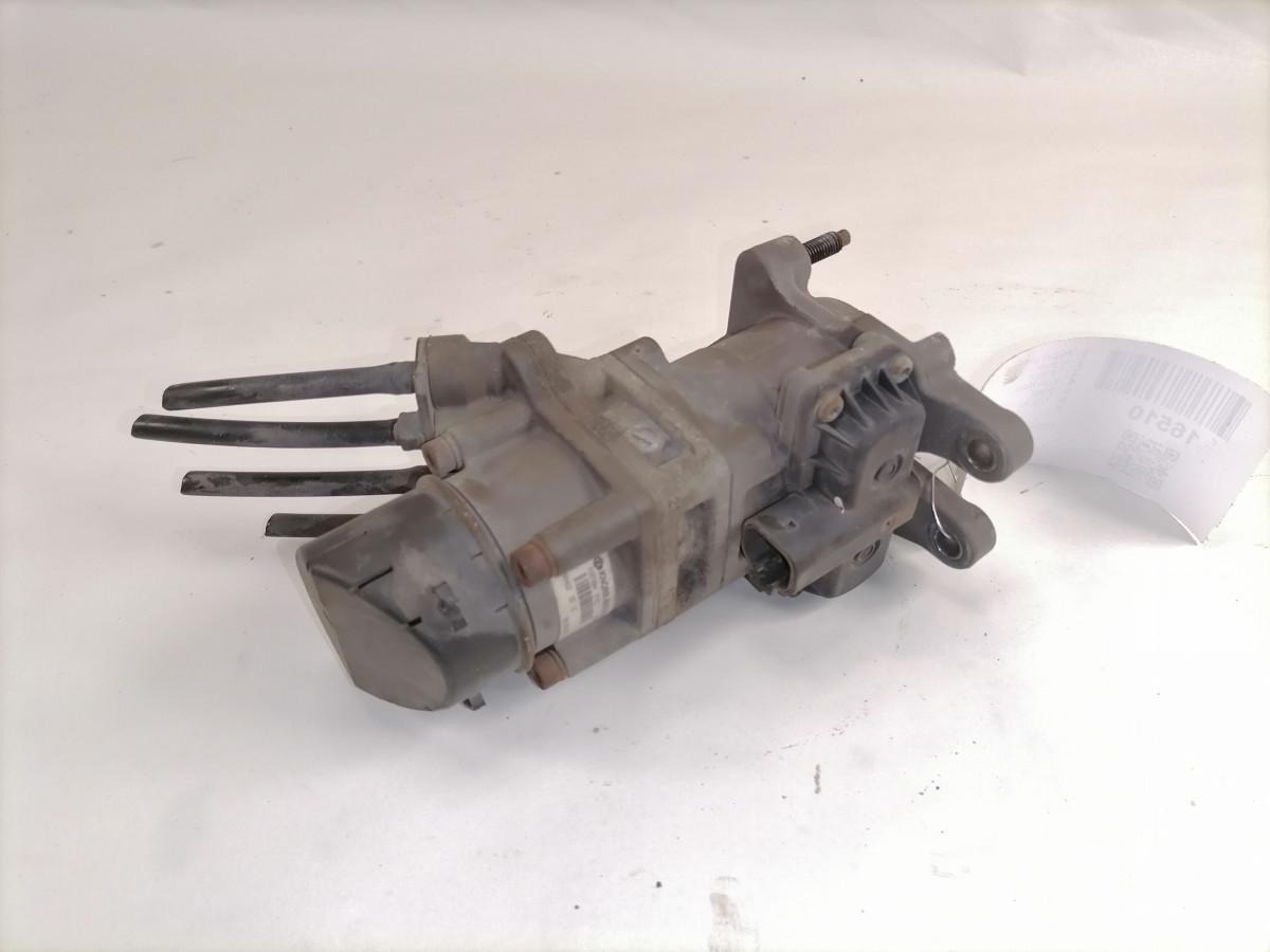 Volvo Brake pressure control K001894 - Kočioni ventil za Kamion: slika Volvo Brake pressure control K001894 - Kočioni ventil za Kamion Volvo Brake pressure control K001894 - Kočioni ventil za Kamion: slika Volvo Brake pressure control K001894 - Kočioni ventil za Kamion