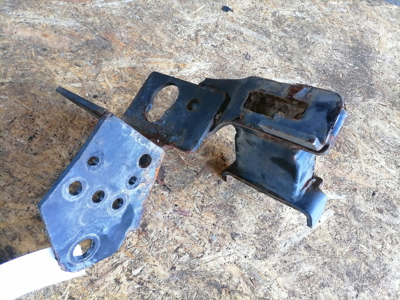 Volvo Bumper bracket 20429577 - Branik za Kamion: slika Volvo Bumper bracket 20429577 - Branik za Kamion Volvo Bumper bracket 20429577 - Branik za Kamion: slika Volvo Bumper bracket 20429577 - Branik za Kamion