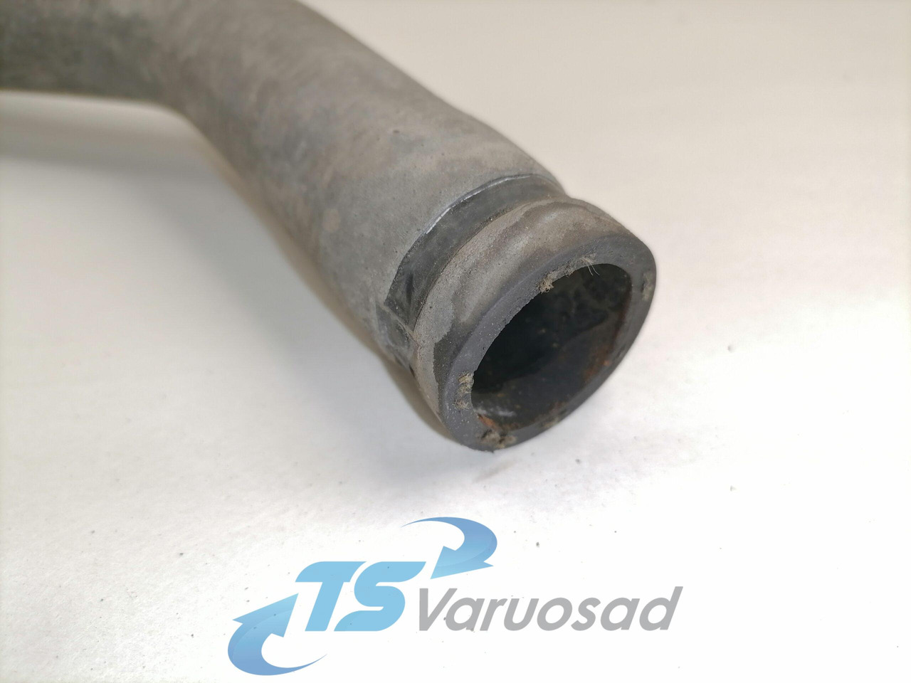 Volvo Cooling pipe 21242536 - Sustav hlađenja za Kamion: slika  Volvo Cooling pipe 21242536 - Sustav hlađenja za Kamion Volvo Cooling pipe 21242536 - Sustav hlađenja za Kamion: slika  Volvo Cooling pipe 21242536 - Sustav hlađenja za Kamion