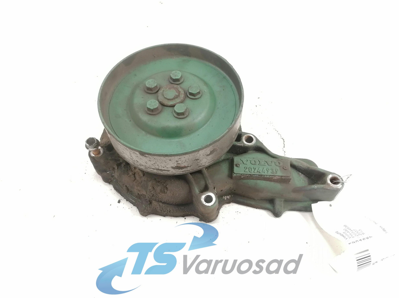 Volvo Cooling pump 20744939 - Vodena pumpa za Kamion: slika Volvo Cooling pump 20744939 - Vodena pumpa za Kamion Volvo Cooling pump 20744939 - Vodena pumpa za Kamion: slika Volvo Cooling pump 20744939 - Vodena pumpa za Kamion