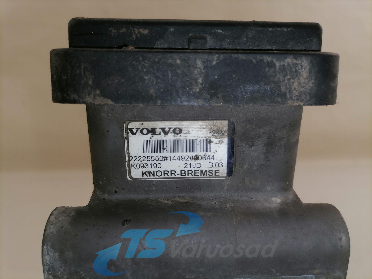 Volvo EBS brake valve 22225550 - Kočioni ventil za Kamion: slika  Volvo EBS brake valve 22225550 - Kočioni ventil za Kamion Volvo EBS brake valve 22225550 - Kočioni ventil za Kamion: slika  Volvo EBS brake valve 22225550 - Kočioni ventil za Kamion