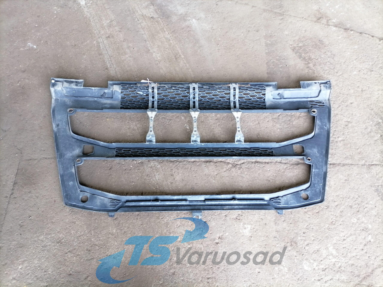 Volvo Grille panel 82491903 - Rešetka za Kamion: slika Volvo Grille panel 82491903 - Rešetka za Kamion Volvo Grille panel 82491903 - Rešetka za Kamion: slika Volvo Grille panel 82491903 - Rešetka za Kamion