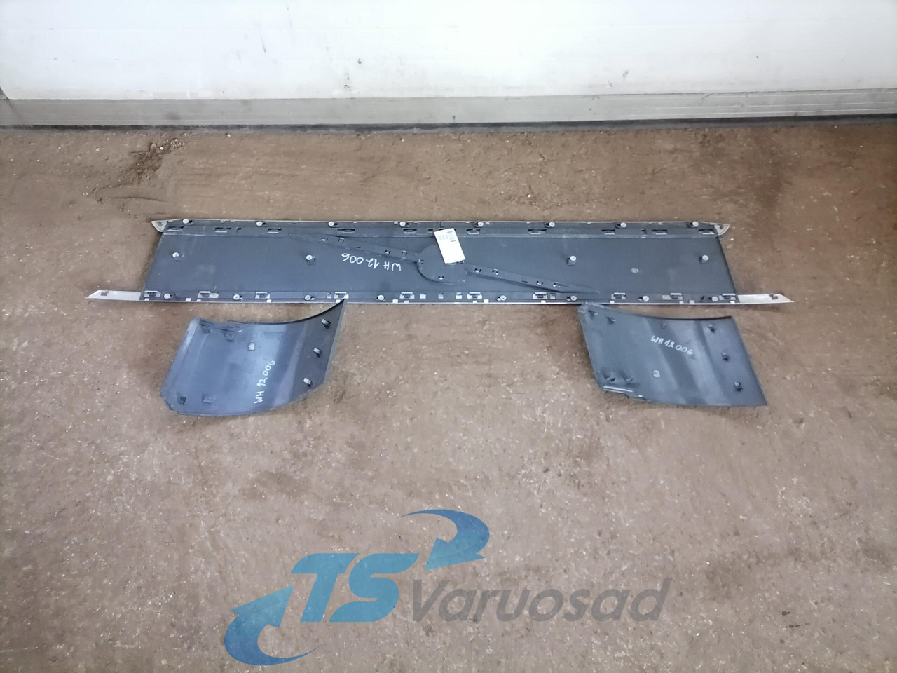 Volvo Grille panel 84027588 - Rešetka za Kamion: slika Volvo Grille panel 84027588 - Rešetka za Kamion Volvo Grille panel 84027588 - Rešetka za Kamion: slika Volvo Grille panel 84027588 - Rešetka za Kamion
