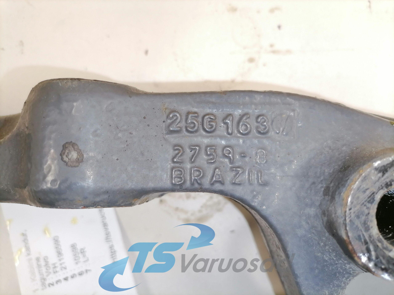 Volvo Kabiini kandur, tagumine 21196590 - Ovjes kabine za Kamion: slika Volvo Kabiini kandur, tagumine 21196590 - Ovjes kabine za Kamion Volvo Kabiini kandur, tagumine 21196590 - Ovjes kabine za Kamion: slika Volvo Kabiini kandur, tagumine 21196590 - Ovjes kabine za Kamion