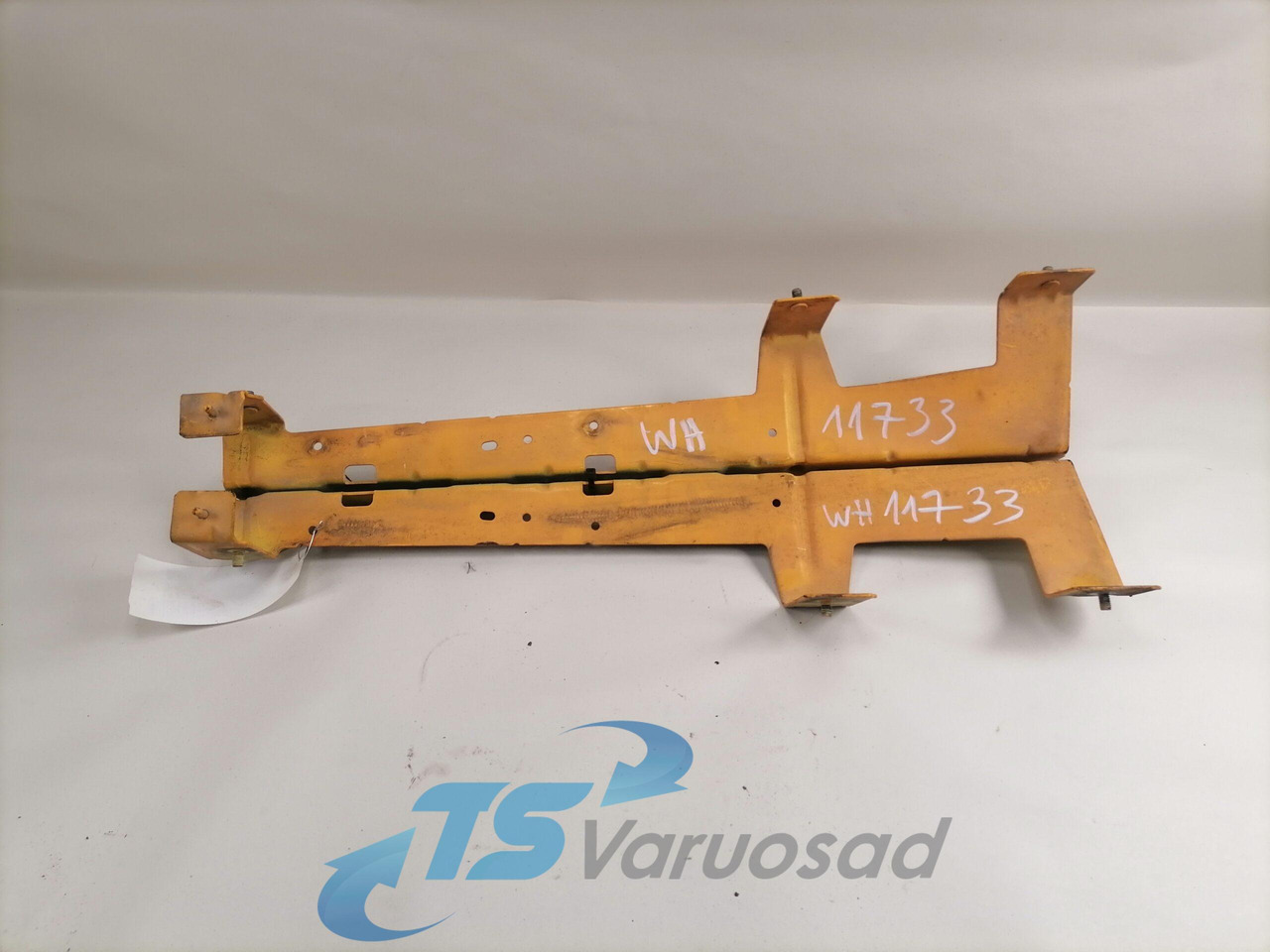 Volvo Kabiini nurgapleki kandur 20379177 - Univerzalni dio za Kamion: slika Volvo Kabiini nurgapleki kandur 20379177 - Univerzalni dio za Kamion Volvo Kabiini nurgapleki kandur 20379177 - Univerzalni dio za Kamion: slika Volvo Kabiini nurgapleki kandur 20379177 - Univerzalni dio za Kamion