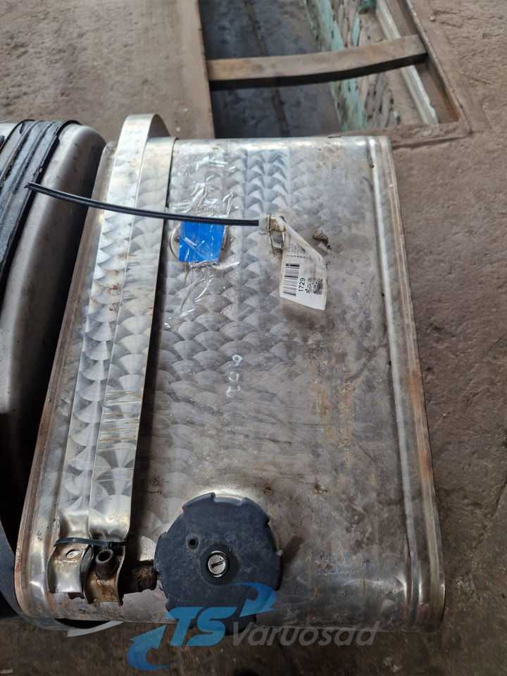 Volvo Kütusepaak 200L 12345 - Spremnik goriva za Kamion: slika Volvo Kütusepaak 200L 12345 - Spremnik goriva za Kamion Volvo Kütusepaak 200L 12345 - Spremnik goriva za Kamion: slika Volvo Kütusepaak 200L 12345 - Spremnik goriva za Kamion