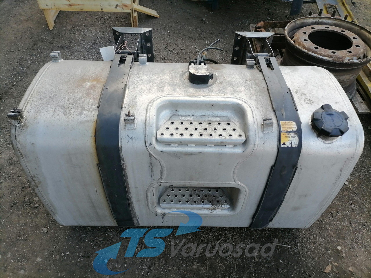 Volvo Kütusepaak 480L 21335677 - Spremnik goriva za Kamion: slika Volvo Kütusepaak 480L 21335677 - Spremnik goriva za Kamion Volvo Kütusepaak 480L 21335677 - Spremnik goriva za Kamion: slika Volvo Kütusepaak 480L 21335677 - Spremnik goriva za Kamion