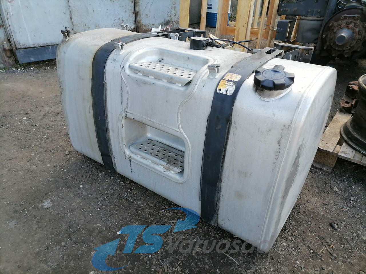Volvo Kütusepaak 480L 21335677 - Spremnik goriva za Kamion: slika Volvo Kütusepaak 480L 21335677 - Spremnik goriva za Kamion Volvo Kütusepaak 480L 21335677 - Spremnik goriva za Kamion: slika Volvo Kütusepaak 480L 21335677 - Spremnik goriva za Kamion
