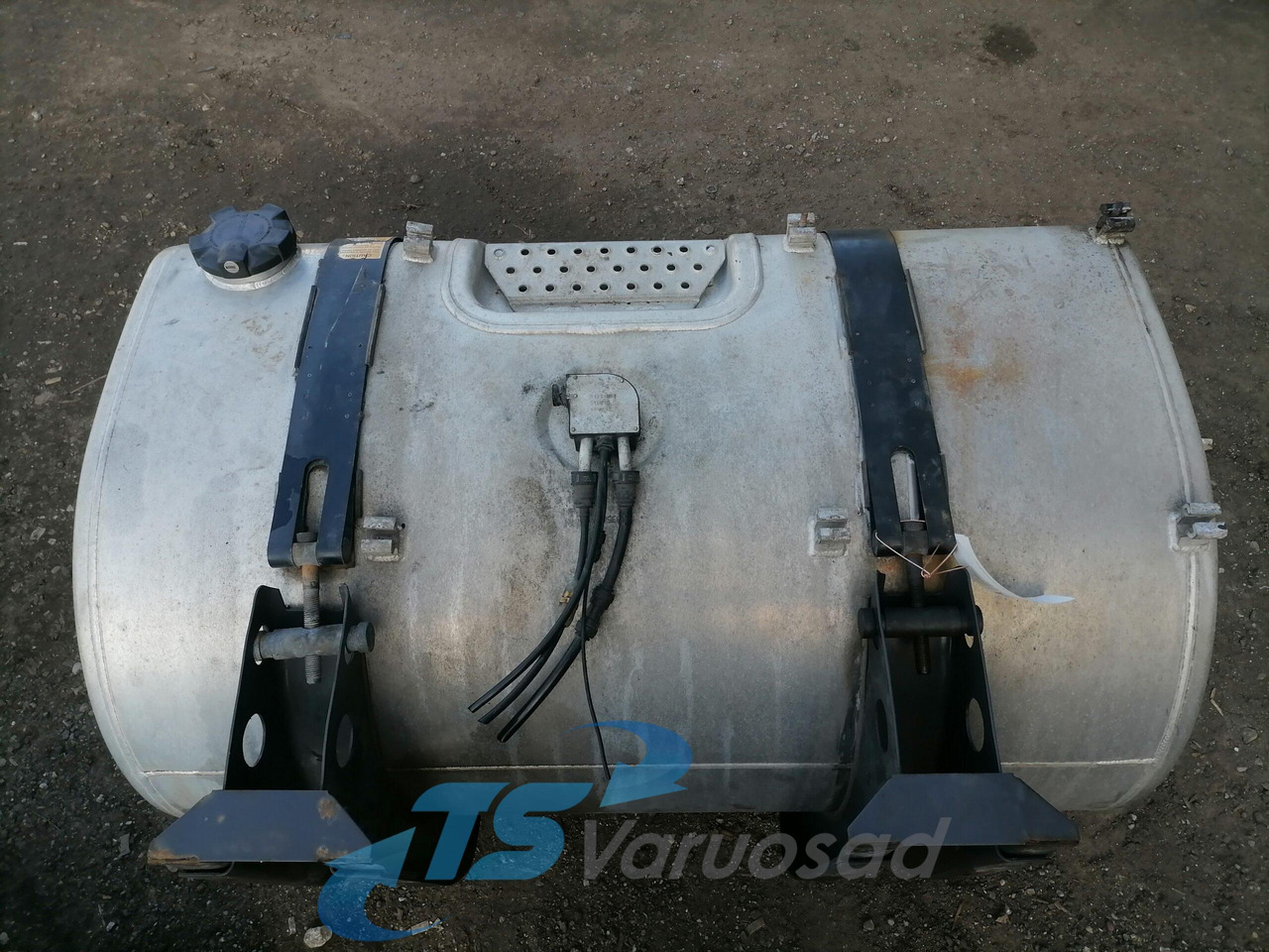 Volvo Kütusepaak 480L 21335677 - Spremnik goriva za Kamion: slika Volvo Kütusepaak 480L 21335677 - Spremnik goriva za Kamion Volvo Kütusepaak 480L 21335677 - Spremnik goriva za Kamion: slika Volvo Kütusepaak 480L 21335677 - Spremnik goriva za Kamion