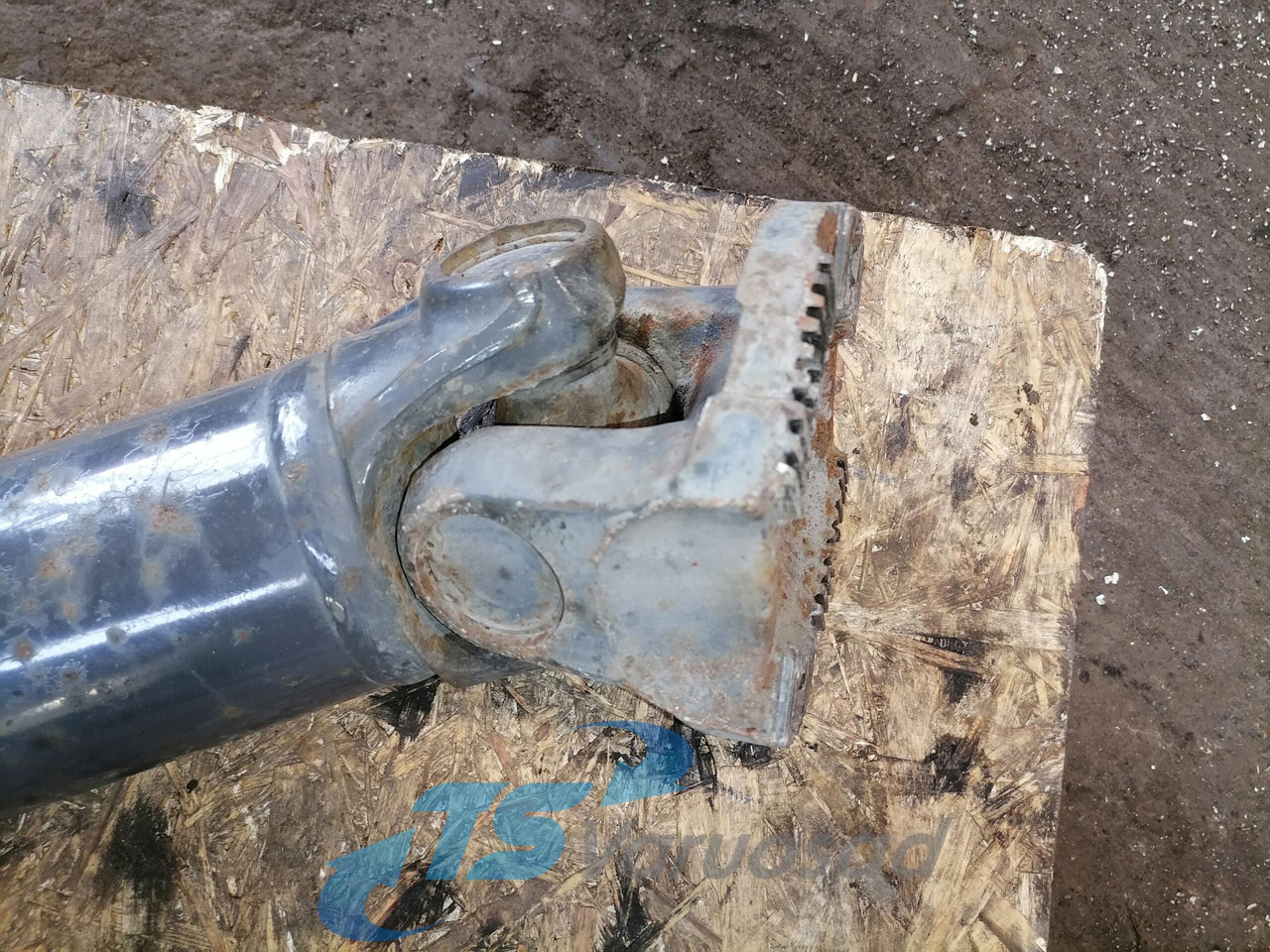 Volvo Propeller shaft 20821623 - Kardansko vratilo za Kamion: slika Volvo Propeller shaft 20821623 - Kardansko vratilo za Kamion Volvo Propeller shaft 20821623 - Kardansko vratilo za Kamion: slika Volvo Propeller shaft 20821623 - Kardansko vratilo za Kamion