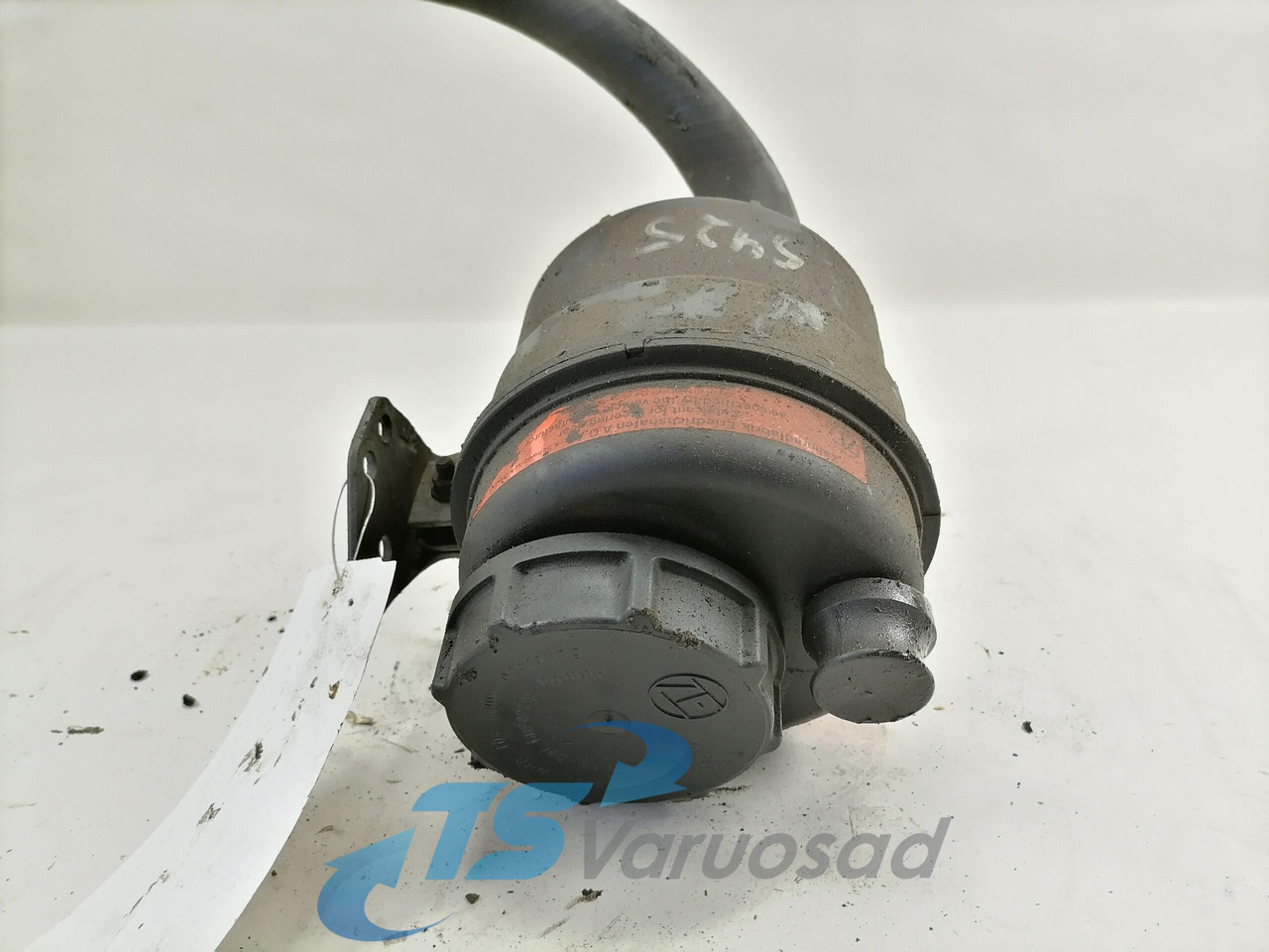 Volvo Steering oil tank+ bracket 1592945 - Servo crijevo za Kamion: slika Volvo Steering oil tank+ bracket 1592945 - Servo crijevo za Kamion Volvo Steering oil tank+ bracket 1592945 - Servo crijevo za Kamion: slika Volvo Steering oil tank+ bracket 1592945 - Servo crijevo za Kamion