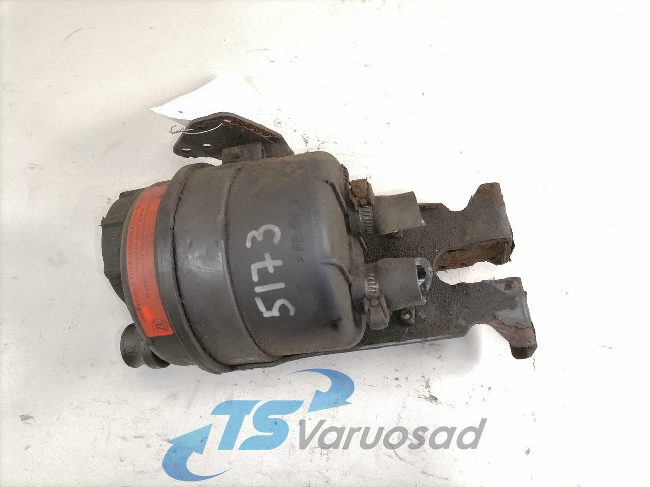 Volvo Steering oil tank+ bracket 1592945 - Servo crijevo za Kamion: slika Volvo Steering oil tank+ bracket 1592945 - Servo crijevo za Kamion Volvo Steering oil tank+ bracket 1592945 - Servo crijevo za Kamion: slika Volvo Steering oil tank+ bracket 1592945 - Servo crijevo za Kamion
