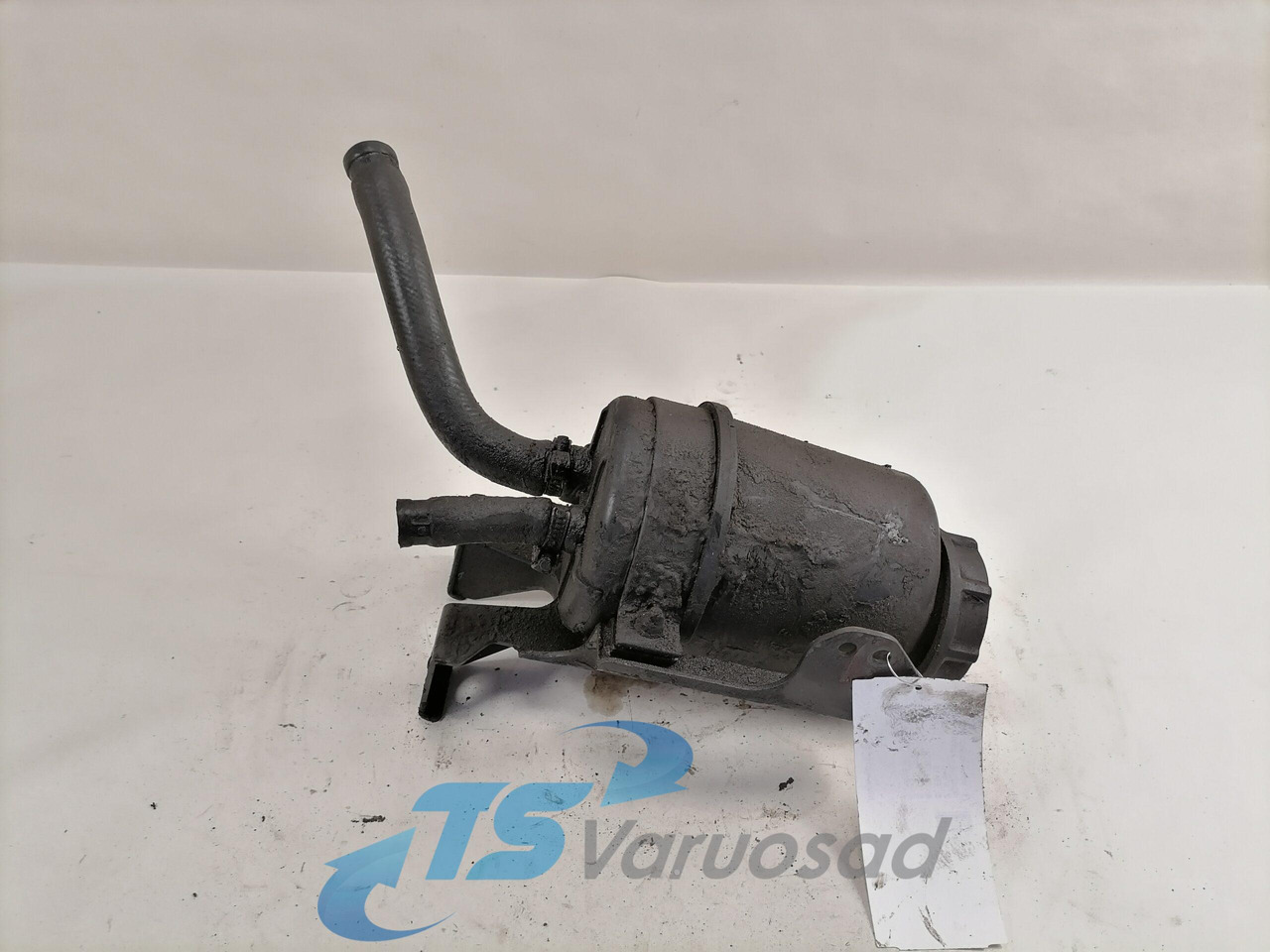 Volvo Steering oil tank+ bracket 20479764 - Servo crijevo za Kamion: slika Volvo Steering oil tank+ bracket 20479764 - Servo crijevo za Kamion Volvo Steering oil tank+ bracket 20479764 - Servo crijevo za Kamion: slika Volvo Steering oil tank+ bracket 20479764 - Servo crijevo za Kamion