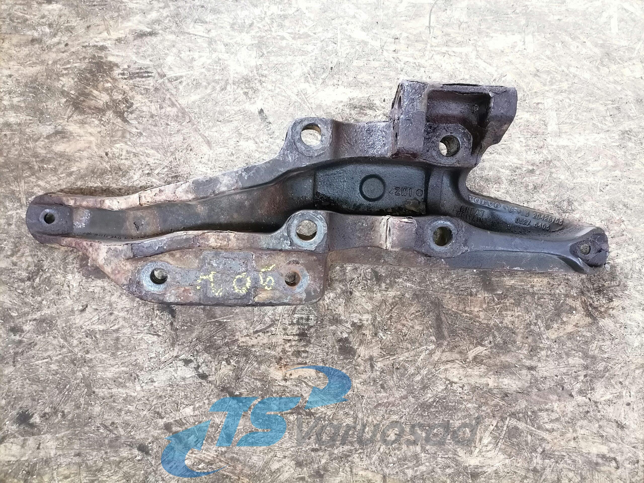 Volvo Volvo drive axle / axle mounting / airbag carrier 20428753 - Osovina i dijelovi za Kamion: slika Volvo Volvo drive axle / axle mounting / airbag carrier 20428753 - Osovina i dijelovi za Kamion Volvo Volvo drive axle / axle mounting / airbag carrier 20428753 - Osovina i dijelovi za Kamion: slika Volvo Volvo drive axle / axle mounting / airbag carrier 20428753 - Osovina i dijelovi za Kamion