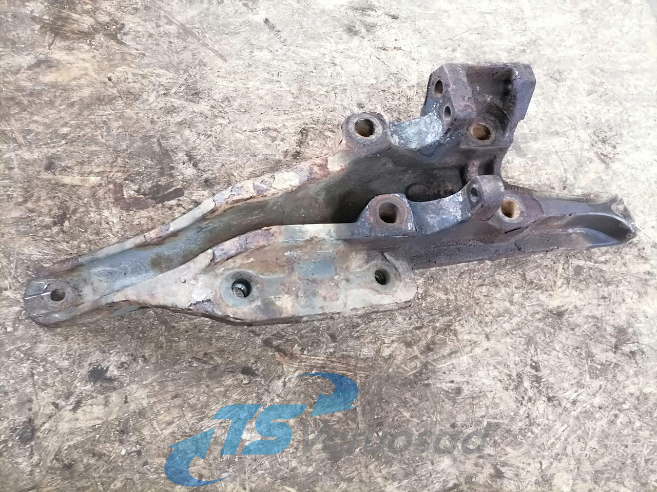 Volvo Volvo drive axle / axle mounting / airbag carrier 20428753 - Osovina i dijelovi za Kamion: slika Volvo Volvo drive axle / axle mounting / airbag carrier 20428753 - Osovina i dijelovi za Kamion Volvo Volvo drive axle / axle mounting / airbag carrier 20428753 - Osovina i dijelovi za Kamion: slika Volvo Volvo drive axle / axle mounting / airbag carrier 20428753 - Osovina i dijelovi za Kamion