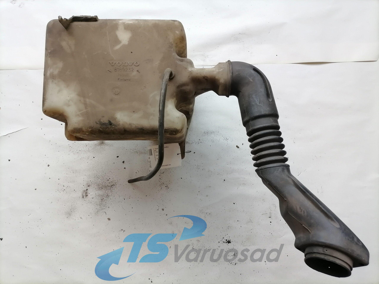 Volvo Windscreen washer fluid tank 8189232 - Brisač za Kamion: slika Volvo Windscreen washer fluid tank 8189232 - Brisač za Kamion Volvo Windscreen washer fluid tank 8189232 - Brisač za Kamion: slika Volvo Windscreen washer fluid tank 8189232 - Brisač za Kamion