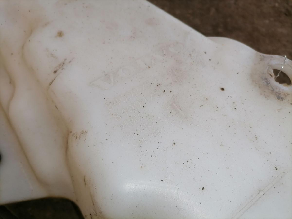 Volvo Windscreen washer fluid tank 84092257 - Brisač za Kamion: slika Volvo Windscreen washer fluid tank 84092257 - Brisač za Kamion Volvo Windscreen washer fluid tank 84092257 - Brisač za Kamion: slika Volvo Windscreen washer fluid tank 84092257 - Brisač za Kamion