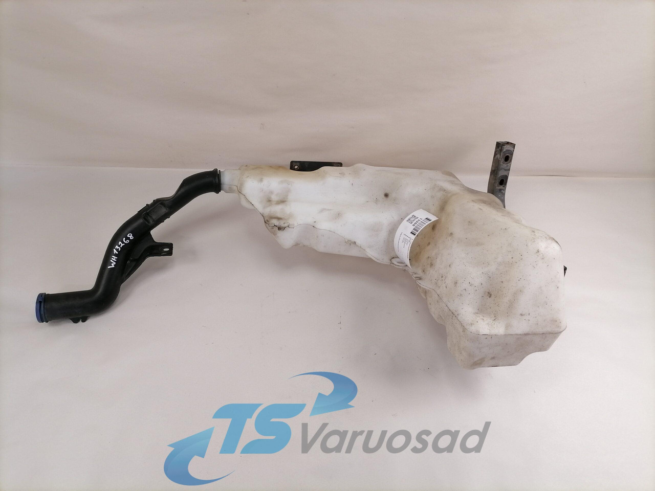 Volvo Windscreen washer fluid tank 84092259 - Brisač za Kamion: slika Volvo Windscreen washer fluid tank 84092259 - Brisač za Kamion Volvo Windscreen washer fluid tank 84092259 - Brisač za Kamion: slika Volvo Windscreen washer fluid tank 84092259 - Brisač za Kamion