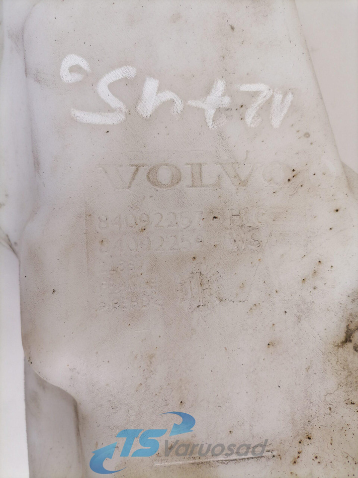 Volvo Windscreen washer fluid tank 84092259 - Brisač za Kamion: slika Volvo Windscreen washer fluid tank 84092259 - Brisač za Kamion Volvo Windscreen washer fluid tank 84092259 - Brisač za Kamion: slika Volvo Windscreen washer fluid tank 84092259 - Brisač za Kamion
