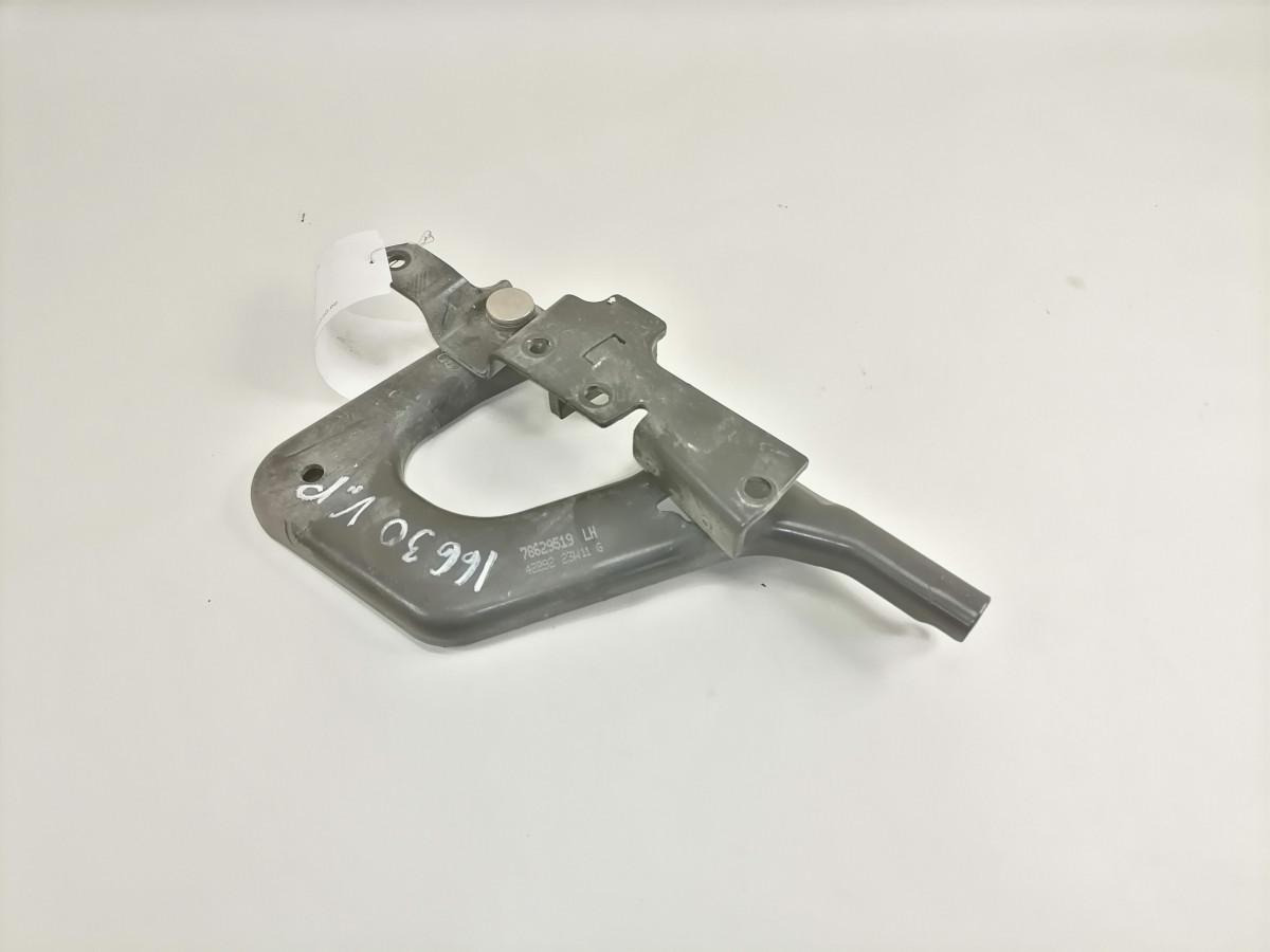 Volvo lower grille carrier hinge 78629519 - Rešetka za Kamion: slika Volvo lower grille carrier hinge 78629519 - Rešetka za Kamion Volvo lower grille carrier hinge 78629519 - Rešetka za Kamion: slika Volvo lower grille carrier hinge 78629519 - Rešetka za Kamion