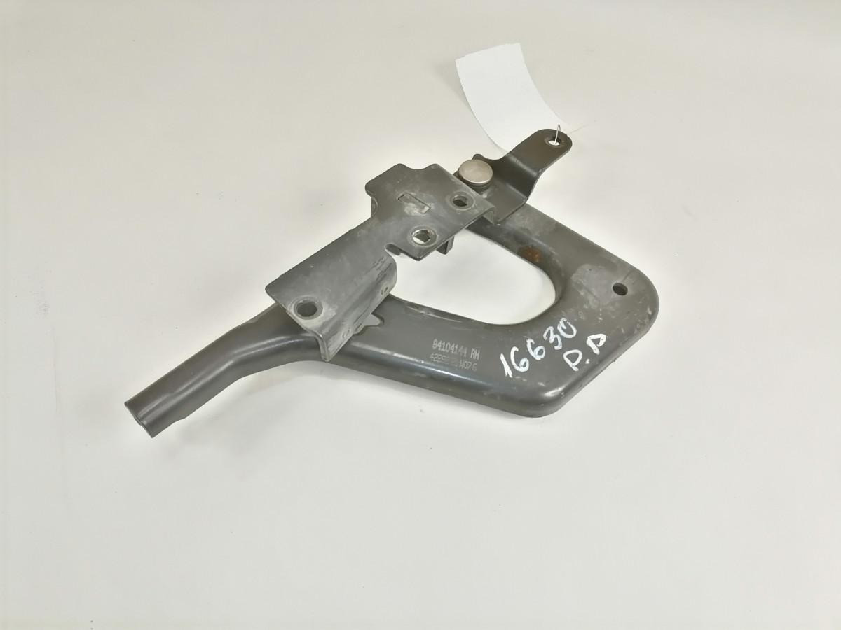 Volvo lower grille carrier hinge 84104144 - Rešetka za Kamion: slika Volvo lower grille carrier hinge 84104144 - Rešetka za Kamion Volvo lower grille carrier hinge 84104144 - Rešetka za Kamion: slika Volvo lower grille carrier hinge 84104144 - Rešetka za Kamion