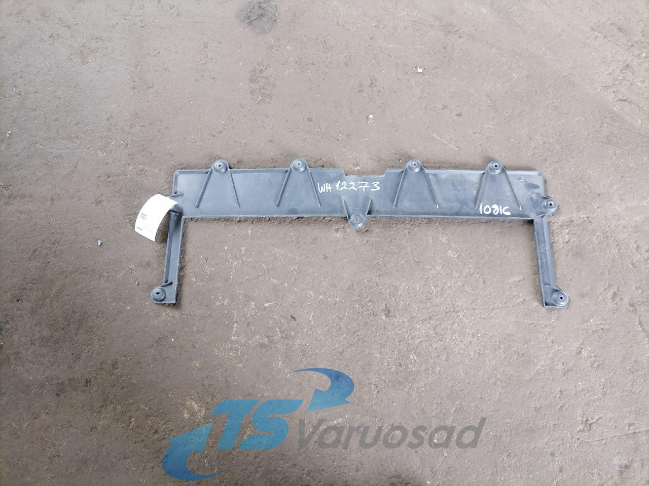 Volvo plastic 82153140 - Rešetka za Kamion: slika Volvo plastic 82153140 - Rešetka za Kamion Volvo plastic 82153140 - Rešetka za Kamion: slika Volvo plastic 82153140 - Rešetka za Kamion