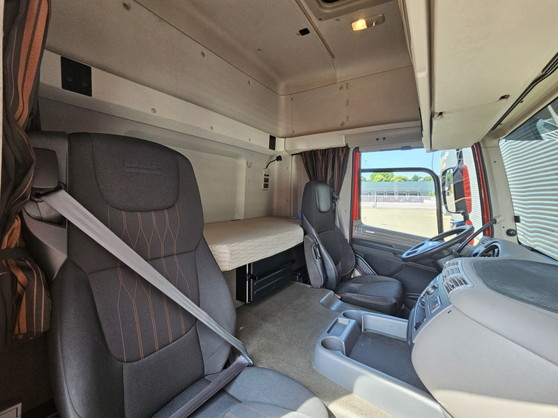 Kamion s ceradom DAF CF 340 SPACECAB / 2 X BDF LAADBAK: slika Kamion s ceradom DAF CF 340 SPACECAB / 2 X BDF LAADBAK