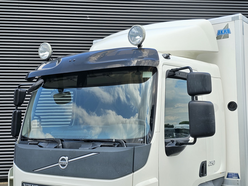 Kamion hladnjača Volvo FL250 / ELECTRO-COOLING / 4X2 / KOFFER / LBW: slika Kamion hladnjača Volvo FL250 / ELECTRO-COOLING / 4X2 / KOFFER / LBW