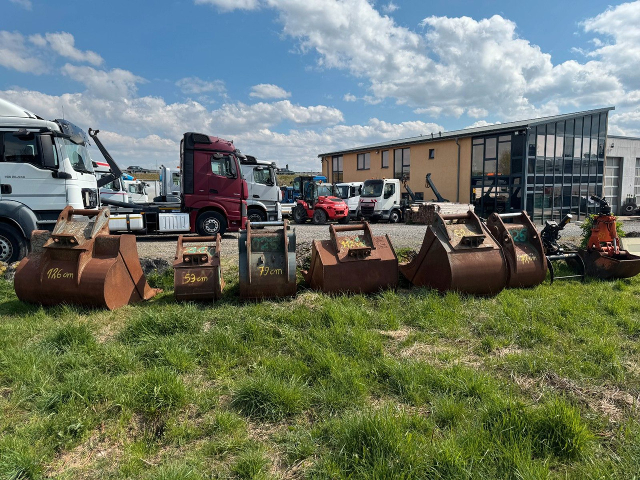 Baggerschaufeln & Greiffer LKW ab 1000 € netto - Bager na kotačima: slika Baggerschaufeln & Greiffer LKW ab 1000 € netto - Bager na kotačima Baggerschaufeln & Greiffer LKW ab 1000 € netto - Bager na kotačima: slika Baggerschaufeln & Greiffer LKW ab 1000 € netto - Bager na kotačima