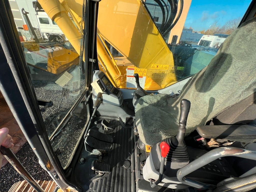 Zakup Komatsu PC228USLC  23200 Kg 107 Kw  Komatsu PC228USLC  23200 Kg 107 Kw: slika Zakup Komatsu PC228USLC  23200 Kg 107 Kw  Komatsu PC228USLC  23200 Kg 107 Kw