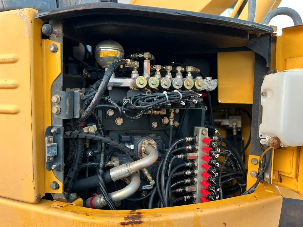 Zakup Komatsu PC228USLC  23200 Kg 107 Kw  Komatsu PC228USLC  23200 Kg 107 Kw: slika Zakup Komatsu PC228USLC  23200 Kg 107 Kw  Komatsu PC228USLC  23200 Kg 107 Kw