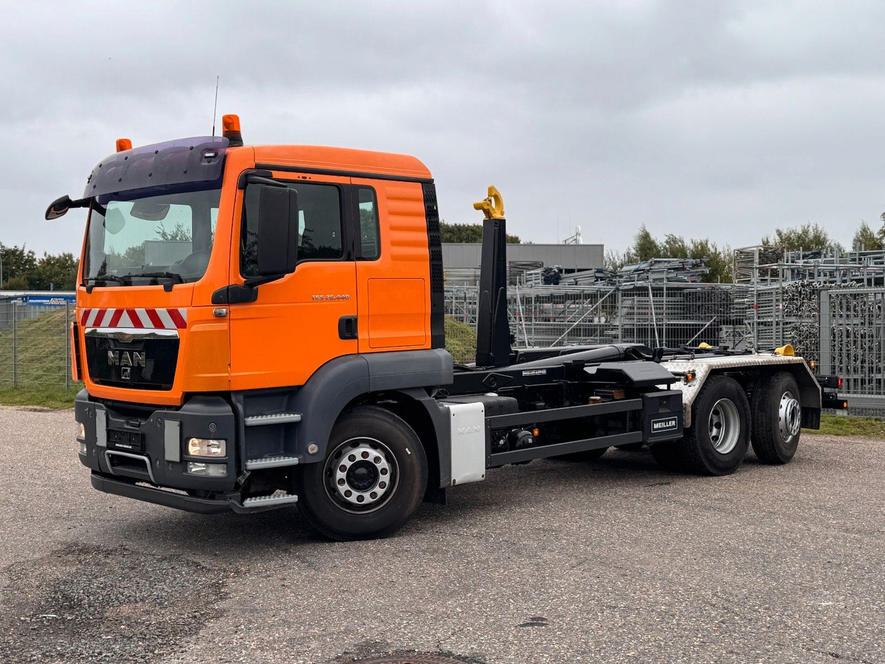 MAN 26.40 6X2 Meiller RK 20.70 mit Funk - Kamion s kukastom dizalicom: slika MAN 26.40 6X2 Meiller RK 20.70 mit Funk - Kamion s kukastom dizalicom MAN 26.40 6X2 Meiller RK 20.70 mit Funk - Kamion s kukastom dizalicom: slika MAN 26.40 6X2 Meiller RK 20.70 mit Funk - Kamion s kukastom dizalicom