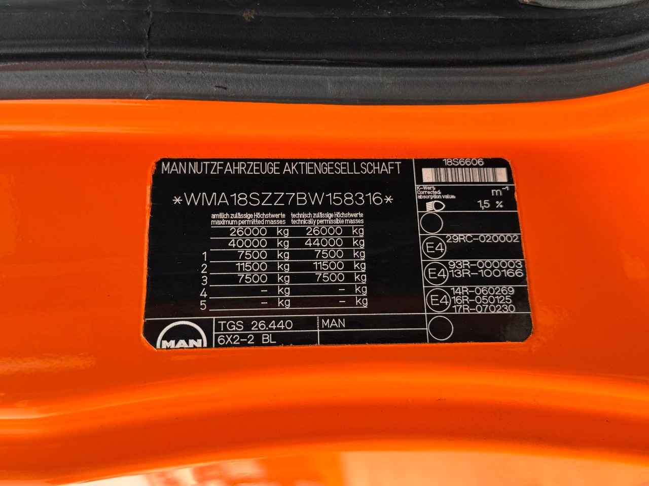 MAN 26.40 6X2 Multilift Abroller - Kamion s kukastom dizalicom: slika MAN 26.40 6X2 Multilift Abroller - Kamion s kukastom dizalicom MAN 26.40 6X2 Multilift Abroller - Kamion s kukastom dizalicom: slika MAN 26.40 6X2 Multilift Abroller - Kamion s kukastom dizalicom